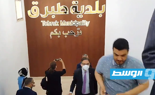 السفير الألماني يصل إلى طبرق للقاء عميد البلدية