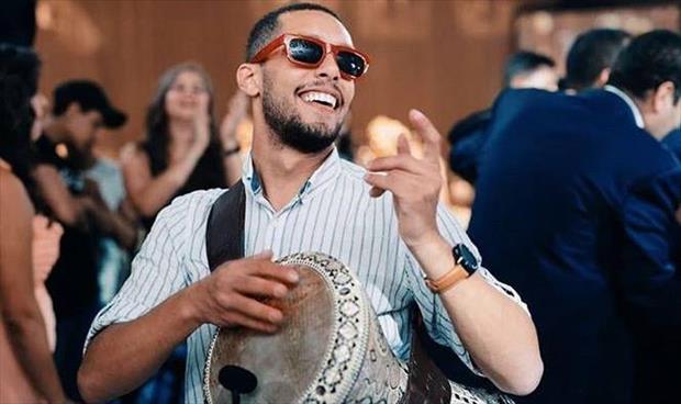 مارين المصري يواجه عزل «كورونا» بحفلة في البلكونة