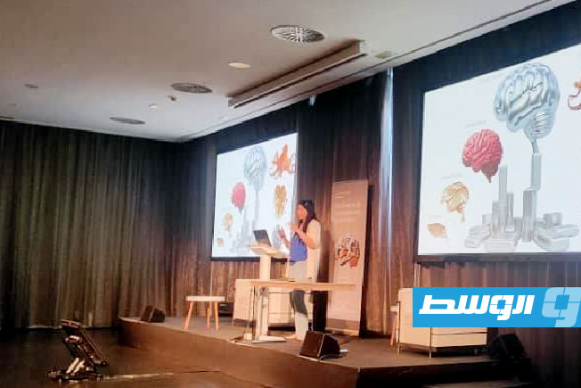 باحثة ليبية تشارك في مؤتمر عالمي حول الوعي في برشلونة