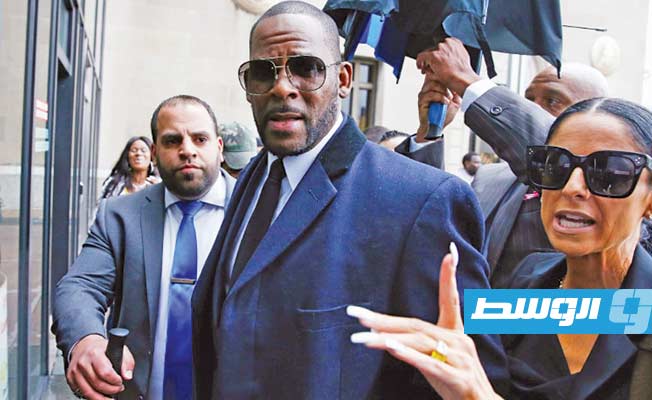 «يوتيوب» تحذف قنوات المغني آر كيلي