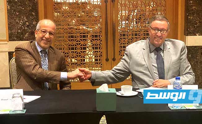 رفع قيمة الدينار يعيد الانقسام بين «مركزي البيضاء» و«طرابلس»