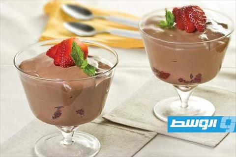 موس الشوكولاتة بحبات الفراولة في دقائق