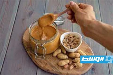 صحية واقتصادية ولذيذة.. طريقة سهلة لتحضير زبدة الفول السوداني في المنزل