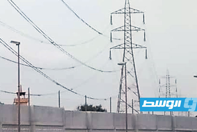 بالصور.. تغيير عوازل كهربائية في المرقب