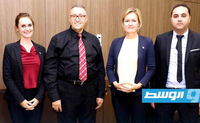 الحبري يستعرض مع السفيرة البريطانية تطورات توحيد إدارة «المركزي»