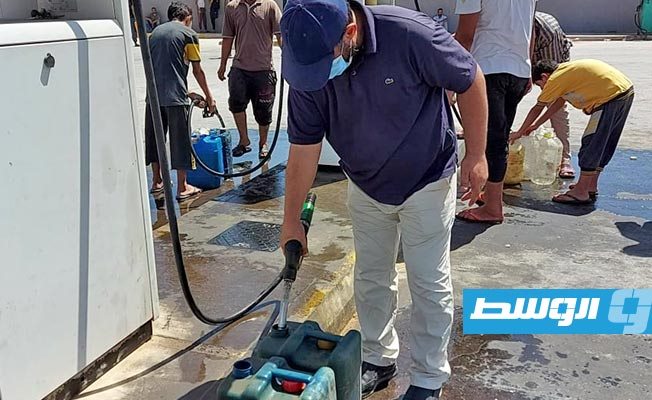 لجنة الأزمة في بني وليد تسعى لفتح كافة محطات توزيع الوقود بالبلدية