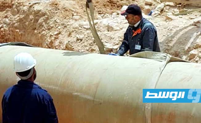 بالصور.. أعمال الصيانة في خط «أبوزيان - الرحيبات» بالنهر الصناعي