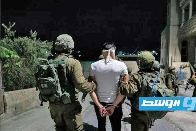 الاحتلال يعتقل 25 فلسطينيًا من الضفة