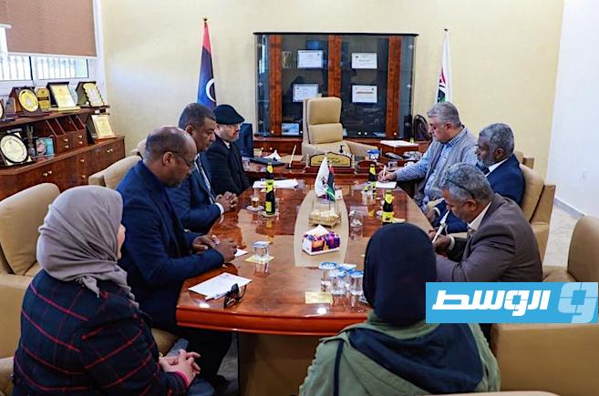 حكومة حماد تبحث معالجة ملف نازحي مرزق