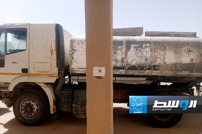 ضبط شاحنتي تهريب وقود في الزنتان