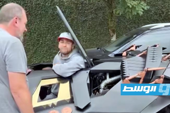 فيديو.. نيمار يحقق حلم شراء سيارة «باتمان» مقابل مليون يورو