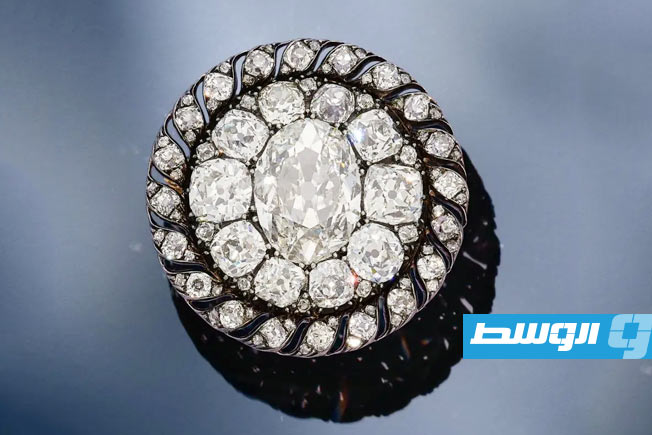 مزادات جنيف تستعد لبيع مجوهرات بينها دبوس ألماس لنابليون بونابرت