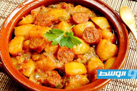 بطاطا بالسجق والفلفل الملون