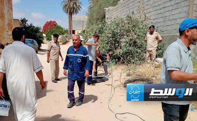 مواطنون يعترضون عمل شركة الكهرباء في الجفارة.. ماذا حدث؟ (صور)
