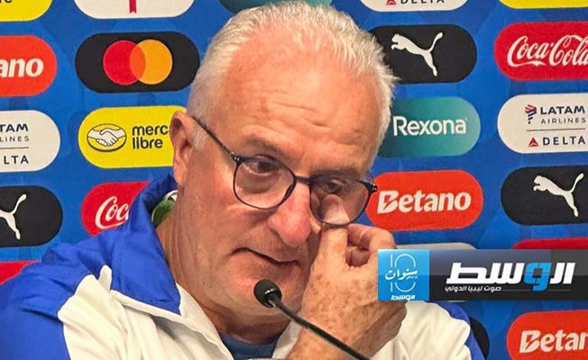 مدرب منتخب البرازيل يبكي في مؤتمر صحفي بكوبا أميركا