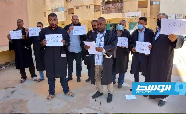نقابة المحامين الفرعية بالجنوب تطالب أعضاء المجلس الرئاسي بتقديم استقالاتهم