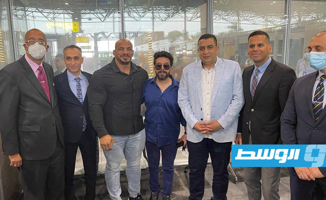 استقبال جماهيري حافل لـ«بيغ رامي» في مطار القاهرة