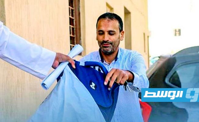 صندوق التضامن يسلم مدارس سرت حقائب للطلاب المحتاجين