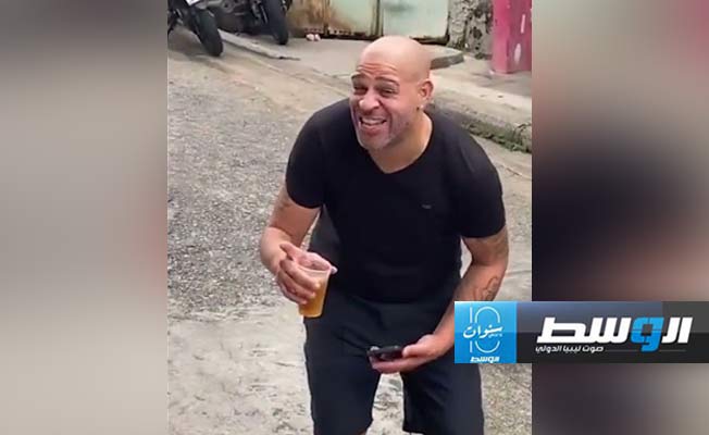 شاهد.. مقطع فيديو يكشف حجم معاناة نجم البرازيل السابق في شوارع ريو دي جانيرو