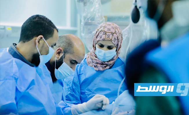 فريق طبي زائر يجري 23 عملية قسطرة قلب بمستشفى بن سينا في سرت