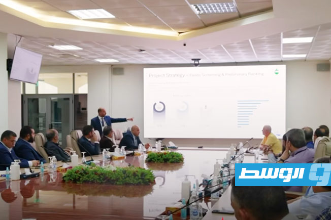 مؤسسة النفط تستعرض مشروع «أجوكو» و«شلمبرجير» لإعادة تشغيل آبار مقفلة منذ سنوات