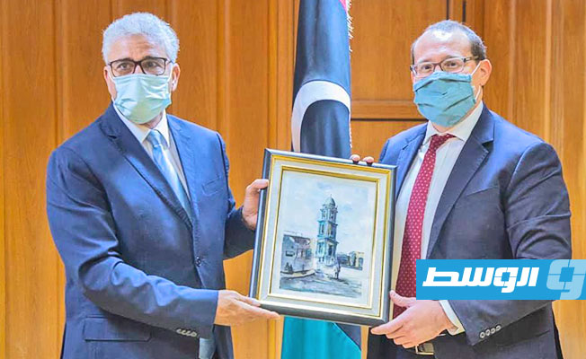 باشاغا يبحث مع نائب السفير الأميركي خلق آلية لتأمين المنشآت النفطية