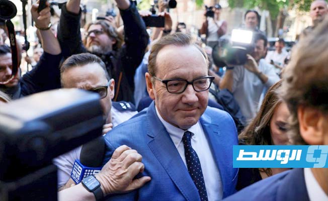 كيفن سبايسي ينفي اتهامات بالاعتداء الجنسي على رجال