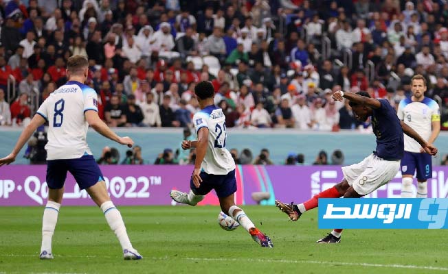 فرنسا تضع قدمًا في نصف النهائي بتقدمها على إنجلترا في الشوط الأول