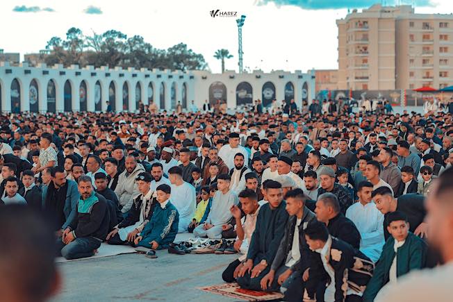 صلاة العيد في ساحة الكيش ببنغازي (صور)