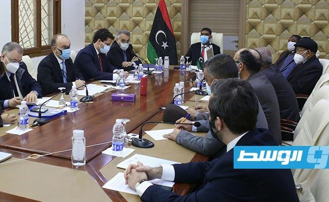 حمزة يستعرض مع السفير الإيطالي خطط وبرامج إحياء المشاريع الزراعية في الجنوب