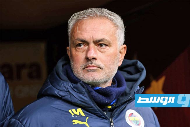 مورينيو يقترب من تدريب بنفيكا