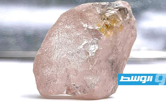 استخراج ماسة وردية بأنجولا تعتبر الأكبر منذ 300 عام