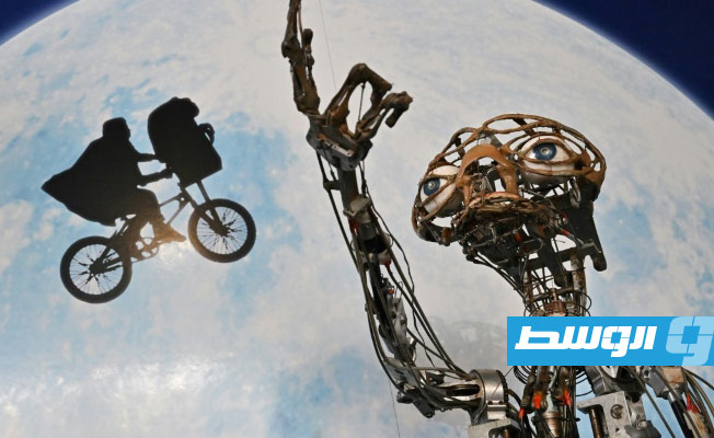 بيع دمية «إي تي» مقابل 2.6 مليون دولار