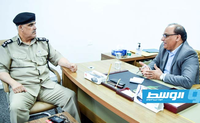 عميد سرت يجتمع مع مدير الأمن ويناقش معه «تنمية المدينة»