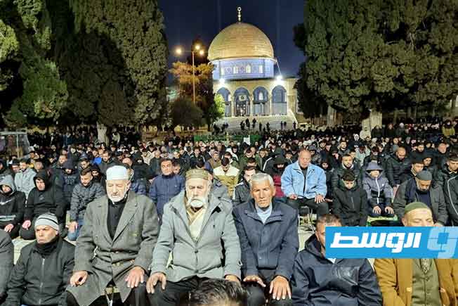 60 ألفًا يؤدون صلاتي العشاء والتراويح في المسجد الأقصى