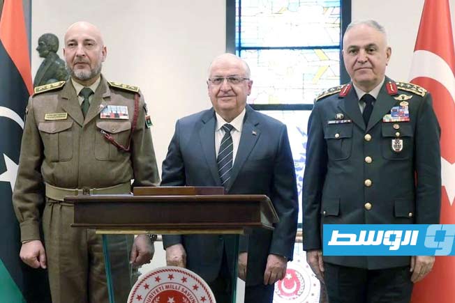 الحداد يلتقي رئيس هيئة الأركان ووزير الدفاع التركيين في أنقرة