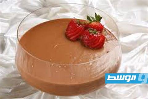 موس الشيكولاتة بقطع الفراولة