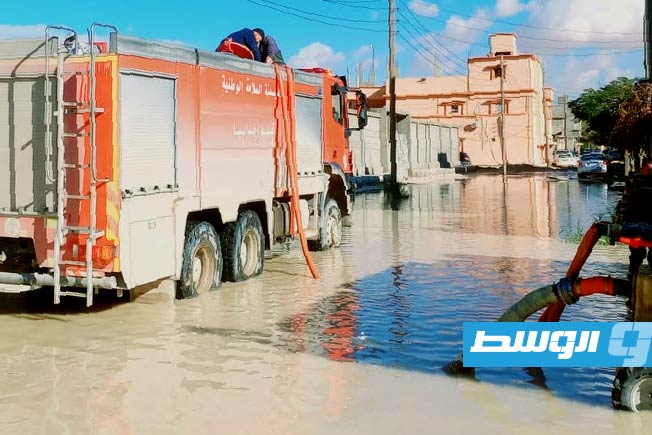 استمرار نزح مياه الأمطار في أجدابيا