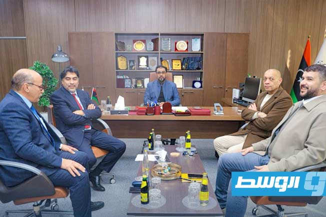 حماد يبحث مع البرعصي اتخاذ «إجراءات عاجلة» لحل أزمة السيولة النقدية