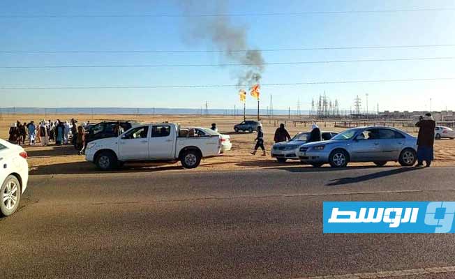 مصادر لـ«بوابة الوسط»: مجموعة تغلق حقل الشرارة النفطي