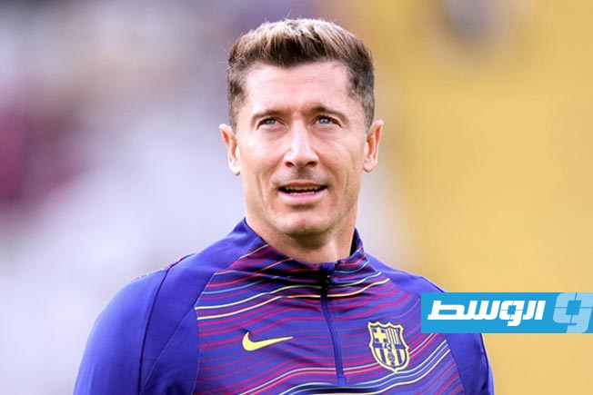 وكيل ليفاندوفسكي في برشلونة للاجتماع مع لابورتا لحسم مستقبل البولندي