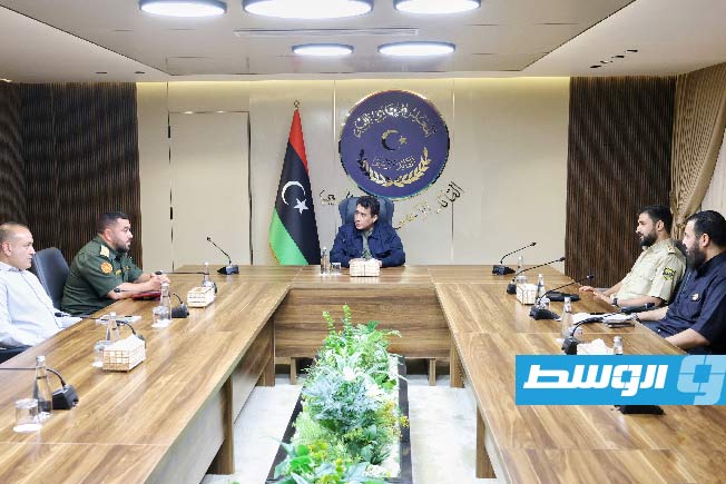 المنفي يبحث مع لجنة الترتيبات الأمنية والعسكرية مستجدات تثبيت وقف إطلاق النار في طرابلس