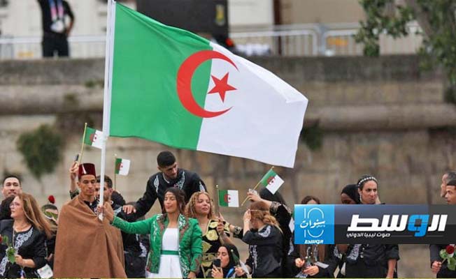 الوفد الأولمبي الجزائري يلقي وردًا في السين تكريمًا لضحايا مذبحة 1961
