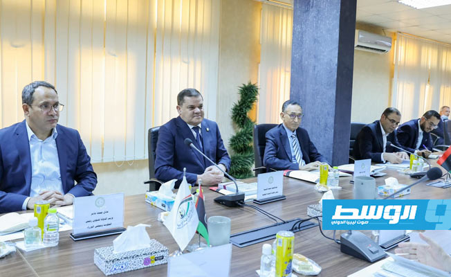 الدبيبة يبحث التحديات السياسية والاقتصادية أمام «الرقابة الإدارية»