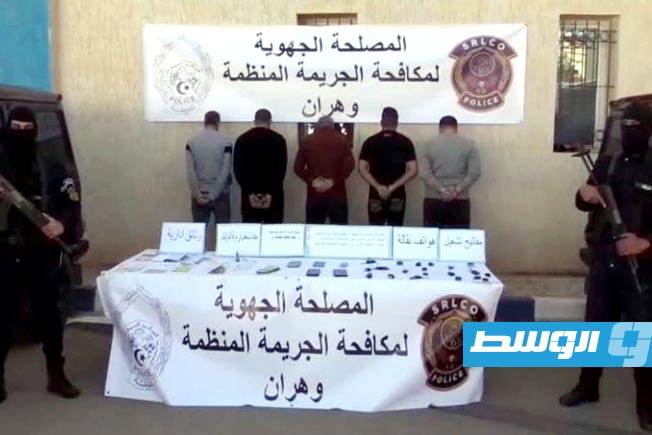 السلطات الجزائرية تطيح بشبكة إجرامية دولية لتهريب السيارات من ليبيا