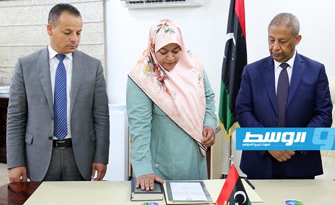 عضو «بلدي الرياينة» تؤدي القسم في «الحكم المحلي»