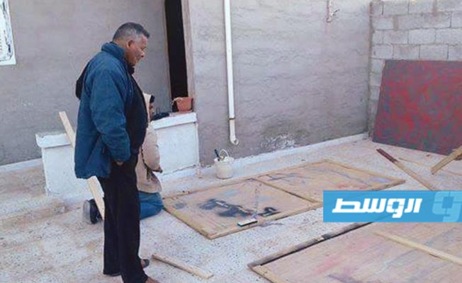 مخرج ليبي يعرض ديكور مسرحيته للبيع لـ«دفع أجور العاملين»
