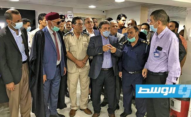 وزير الصحة بالحكومة الموقتة يفتتح مصرف الدم المركزي بطبرق
