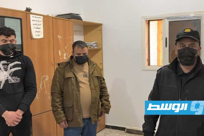 إيقاف وافدين مصابين بفيروس الكبد الوبائي يعملان بمطعم في الأبيار