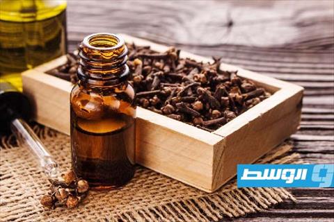 ادخلي زيت القرنفل في روتين العناية ببشرتك